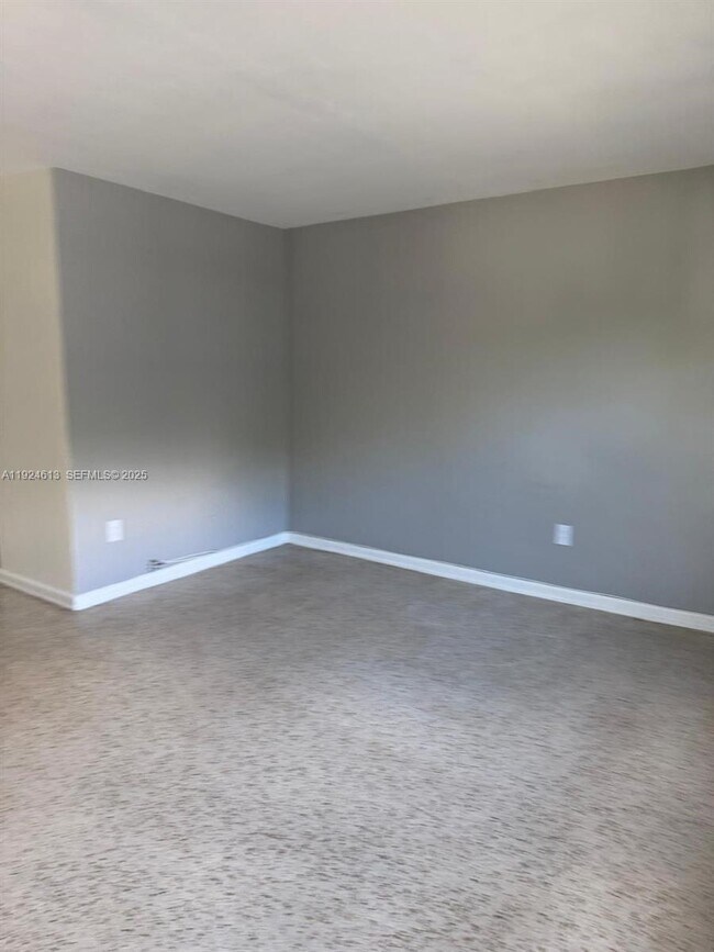 Building Photo - 1940 NE 167th St