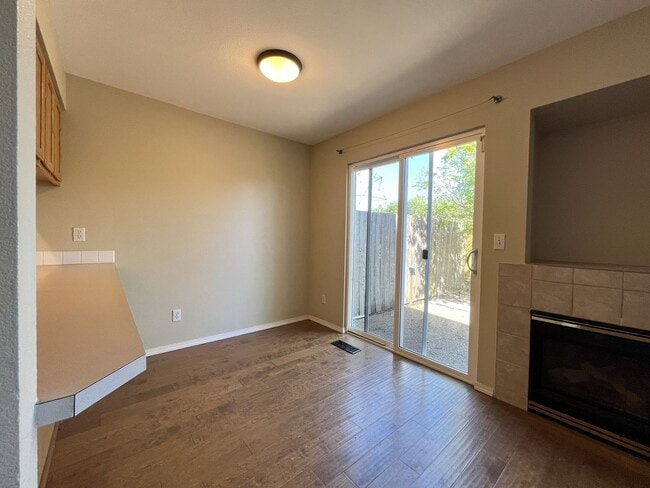 Building Photo - Spacious 3 Bedroom Home with Open Layout, Vaulted Bedrooms & Trail Access