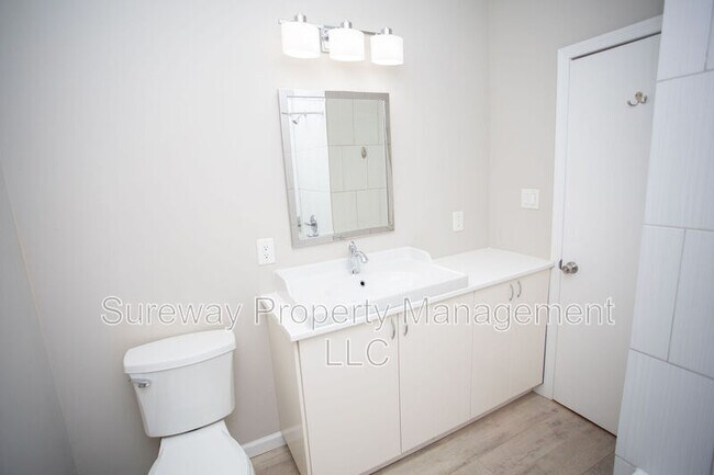 Building Photo - 37 Claypoole Ave