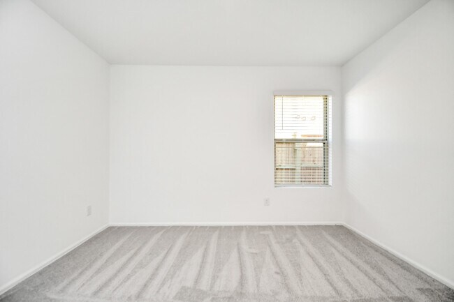 Building Photo - 27010 Breakaway Ln