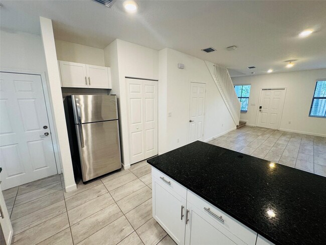 Building Photo - 1606 SW 28th Ct