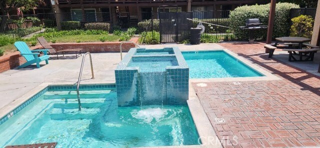 Building Photo - 1040 W MacArthur Blvd