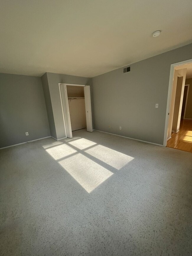 Building Photo - Three Bedroom Two Bath Condo near Arbor Hills