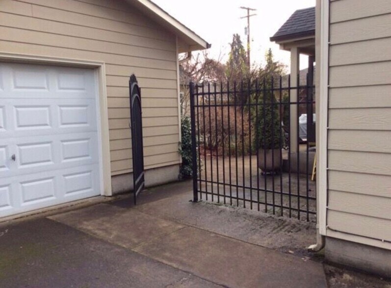 Secure well lit entry - 445 S 4th St