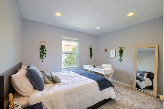 Building Photo - 5630 Cambridge Way