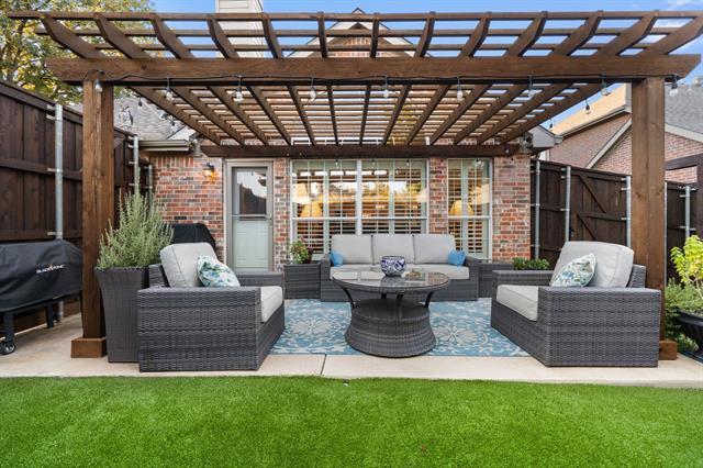 Building Photo - 14881 Holly Leaf Dr