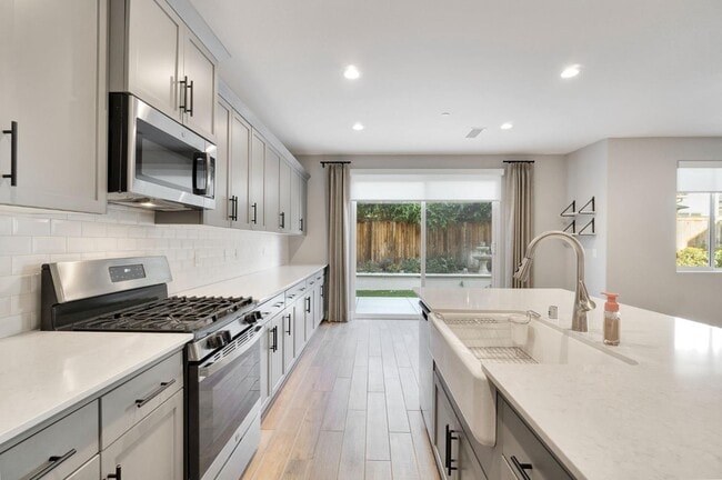 Building Photo - 4415 Horizon Dr