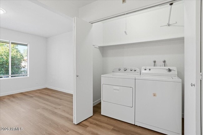 Building Photo - 6408 E Butte St