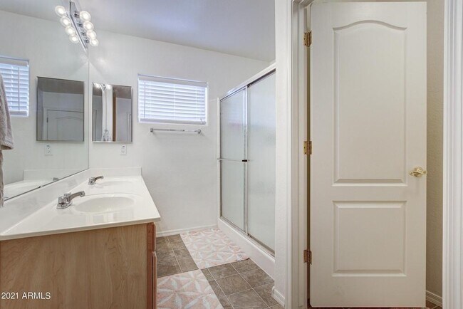 Building Photo - 8074 W Beck Ln