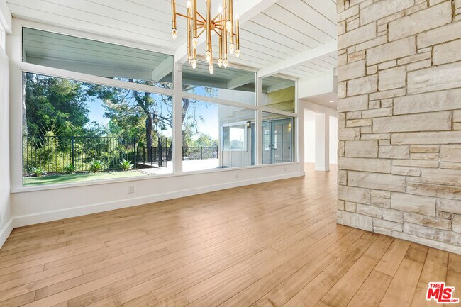 Building Photo - 2812 Anchor Ave