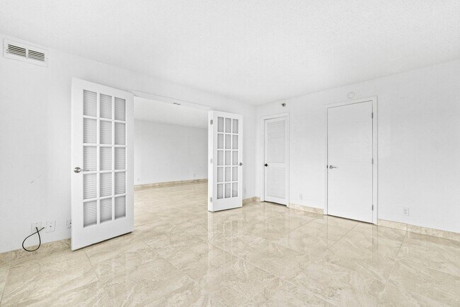 Building Photo - 4511 S Ocean Blvd
