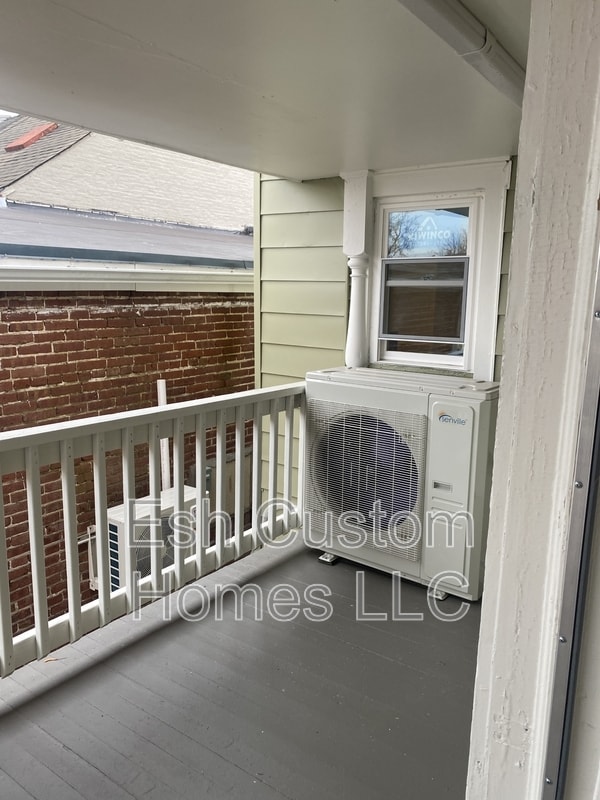 Building Photo - 741 Manor St