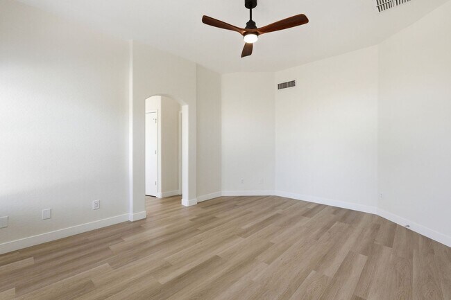 Building Photo - Stunning Home in North Phoenix