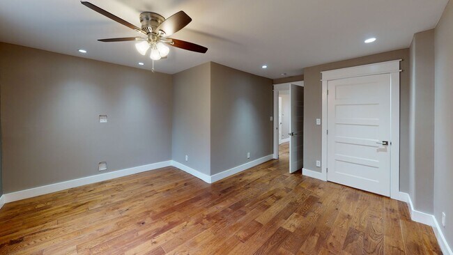 Building Photo - 5BR/3BA Unit in Fort Sanders Duplex | Walk...