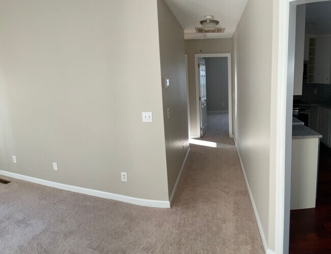 Building Photo - AVAILABLE NOW! 3 Bedroom 2 Bath Home on over 1 Acre in York with Clover Schools