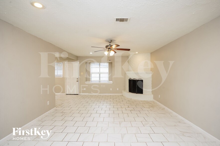Building Photo - 4909 Green Willow Ln