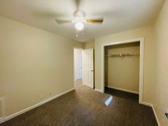 Building Photo - Recently remodeled home