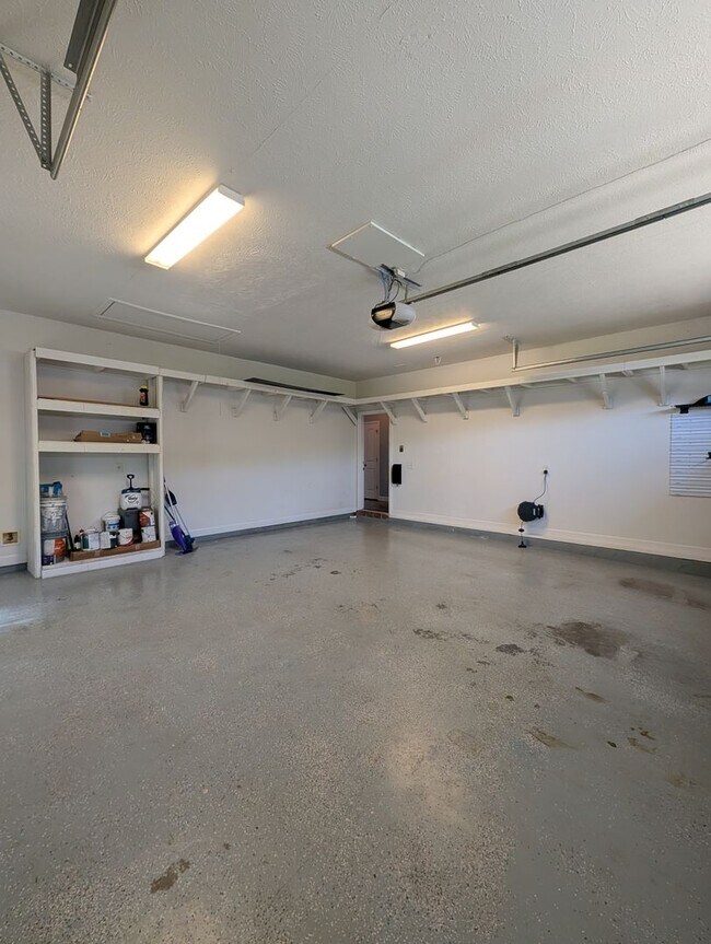 Building Photo - 305 Weatherford Dr
