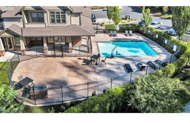 Building Photo - 17181 SW Snowdale St