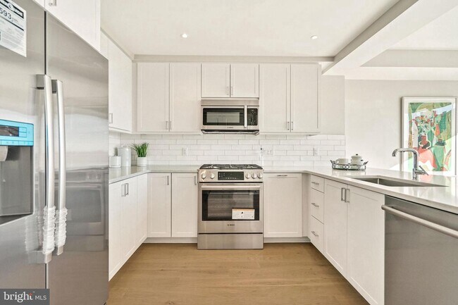 Primary Photo - 925 N Fairfax St