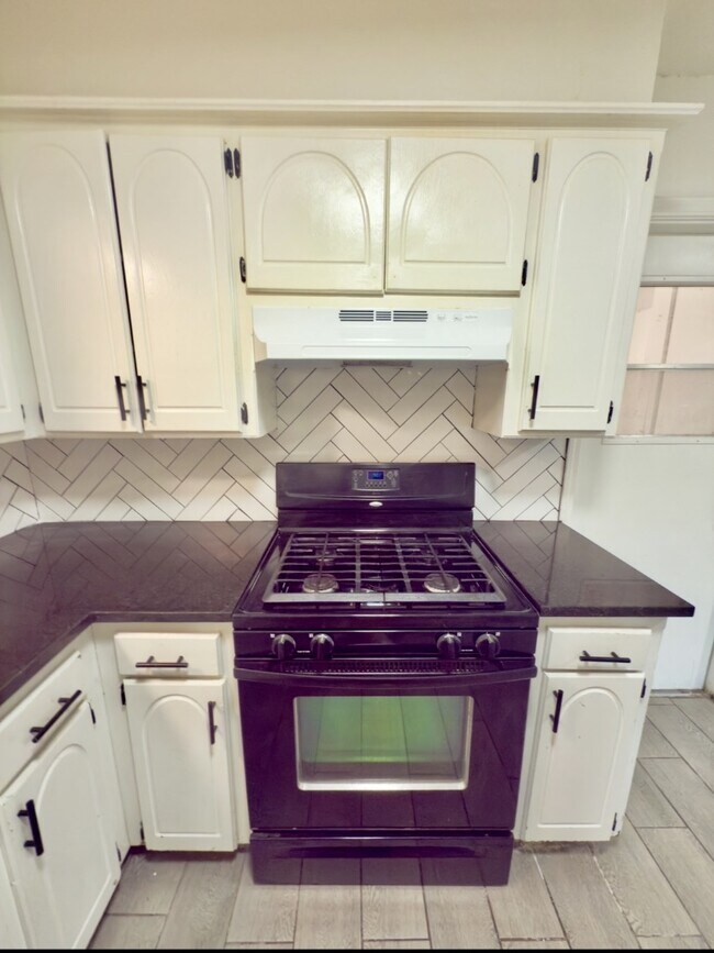 Building Photo - 4312 Meadowpark Dr