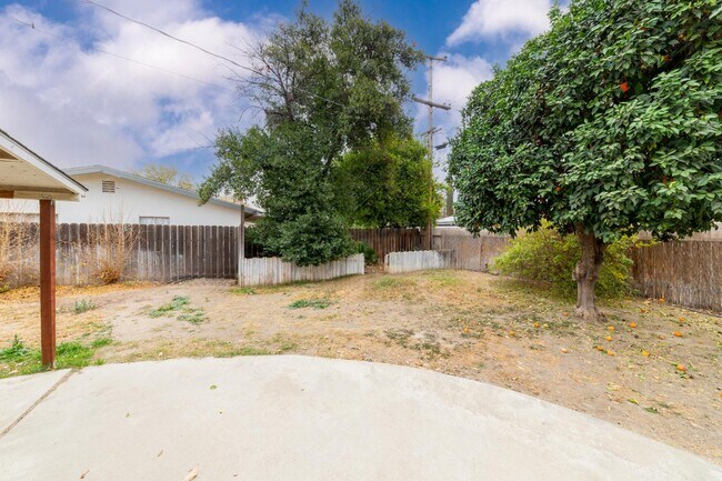 Building Photo - 3825 Bianchi Way