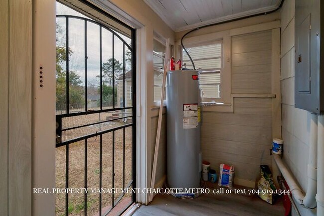 Building Photo - Charming Downtown Albemarle Cottage with Timeless Appeal