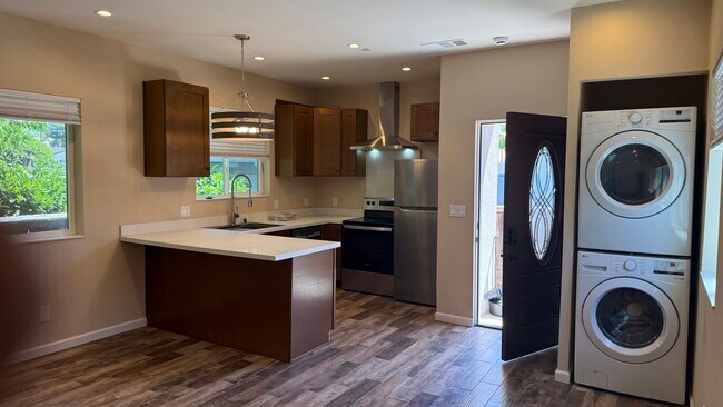 Building Photo - 1019 Castro St