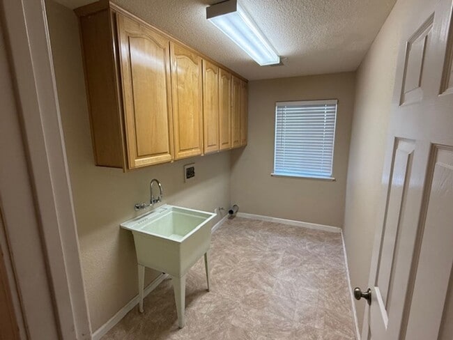 Building Photo - Massive 3-Bedroom El Cerrito Home Minutes ...