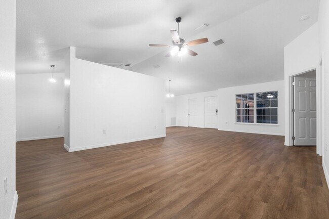 Building Photo - Updated 4 bed 2 bathroom home