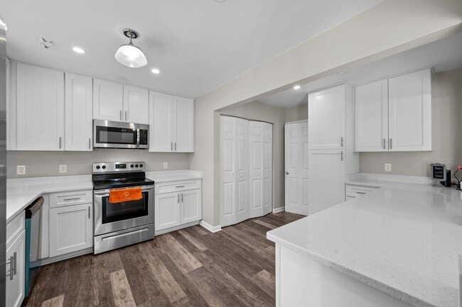 Building Photo - Spacious 4-Bedroom Home with Modern Updates