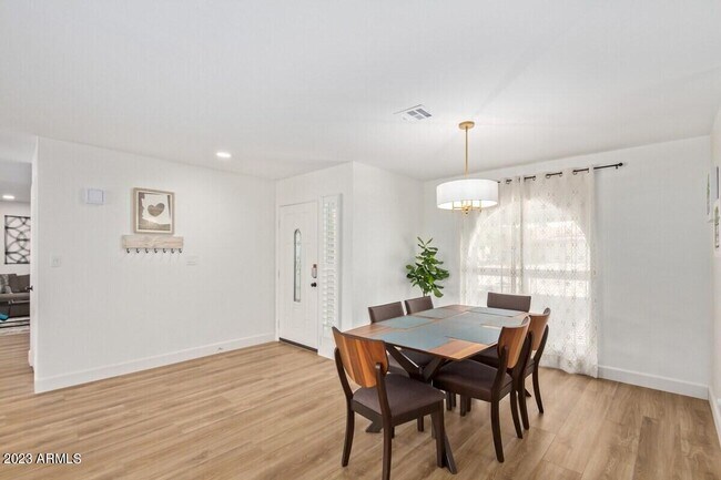 Building Photo - 5253 E Beck Ln