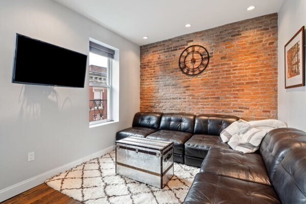 Building Photo - 115 Salem St