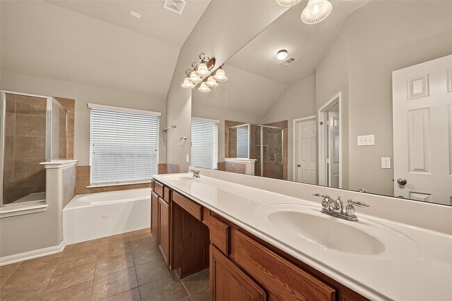 Building Photo - 28207 Chalet Park Dr
