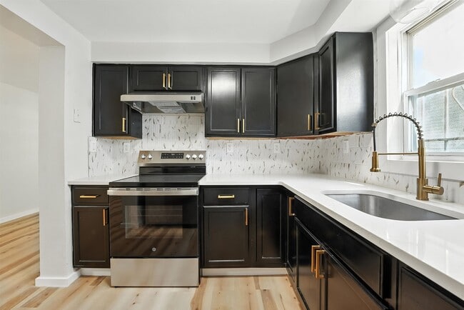 Building Photo - 338-340-340 Halladay St