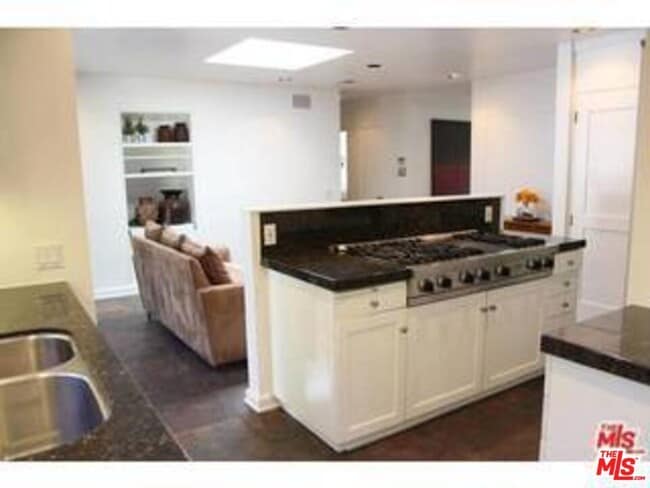 Building Photo - 8049 Briar Summit Dr