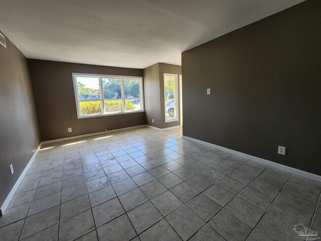 Building Photo - 3052 Creighton Rd