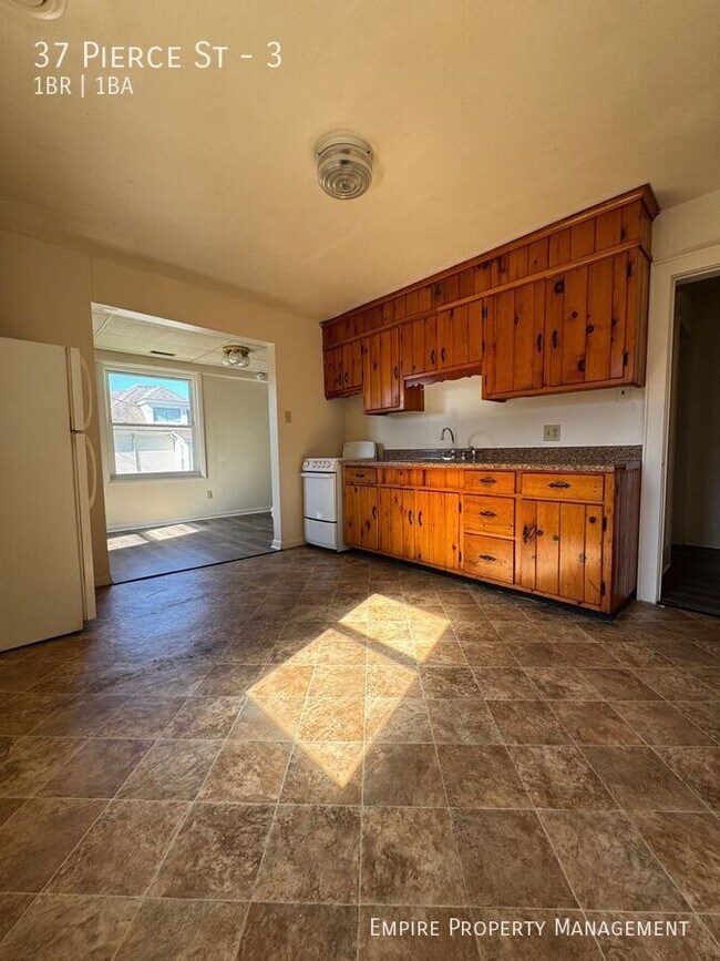 Building Photo - 37 Pierce St