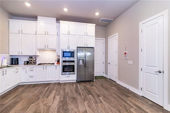 Building Photo - 146 E South St