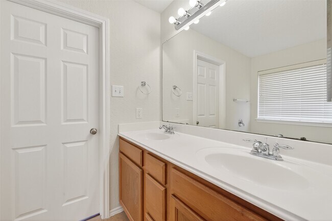 Building Photo - 11403 Ryan Manor Dr