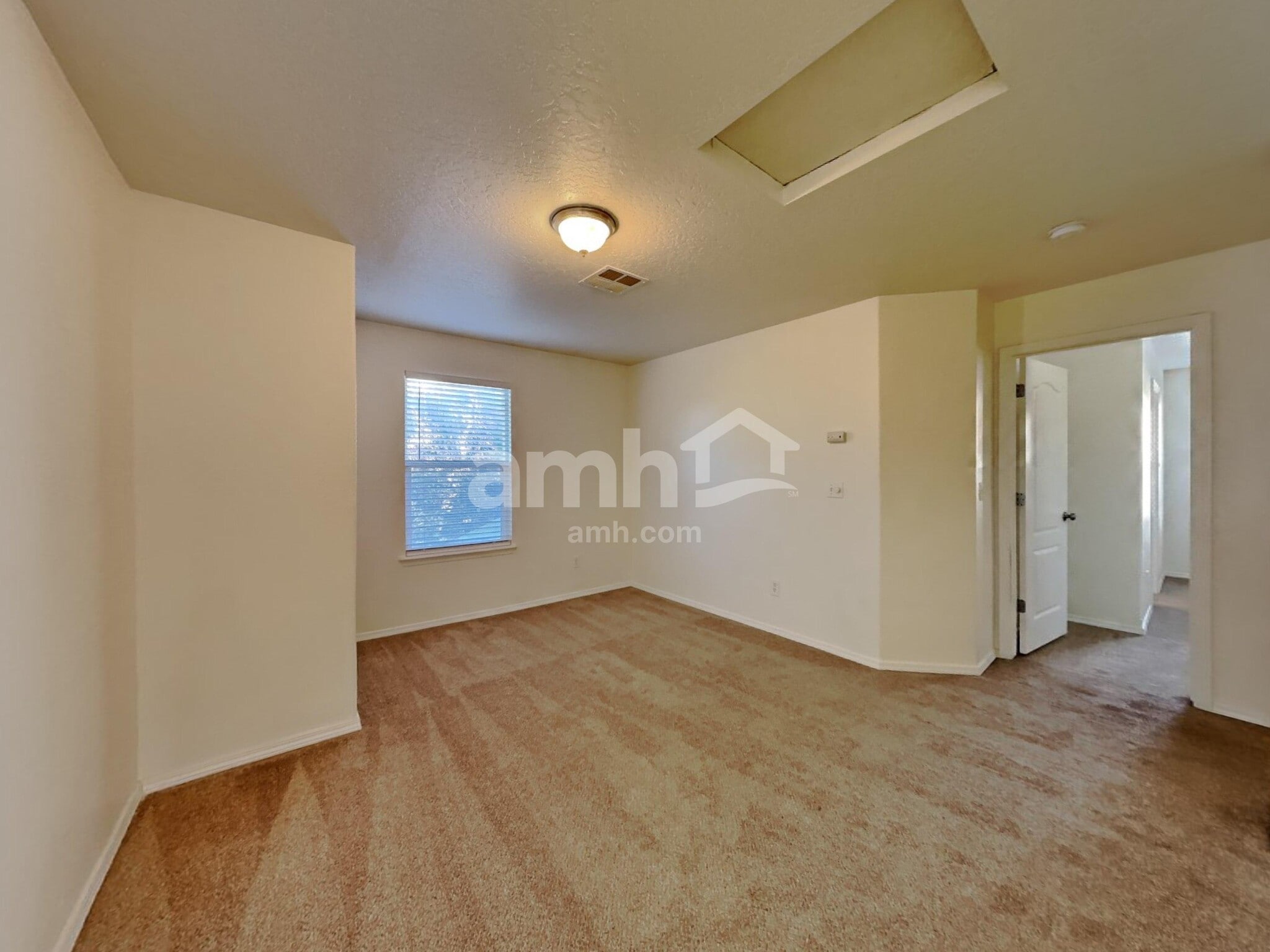 Building Photo - 372 W Wood Owl Dr