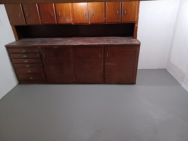 Building Photo - 525 E 35th St