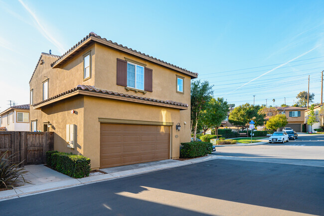 Building Photo - Gated Furnished townhouse in Monterey Park