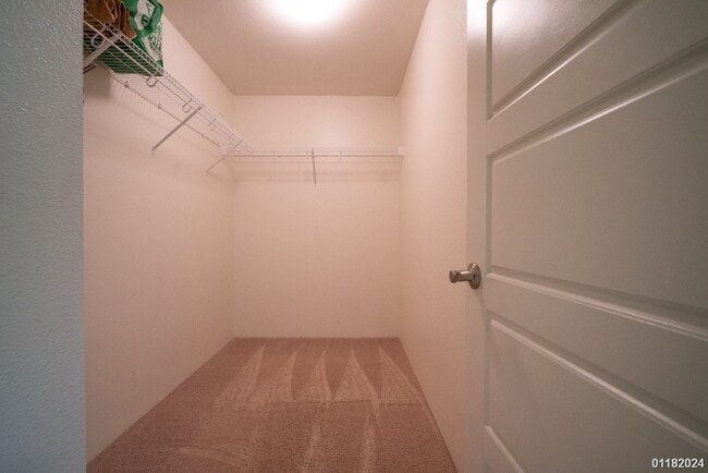 Building Photo - 3bd/2.5ba condo with 2 assigned parking sp...