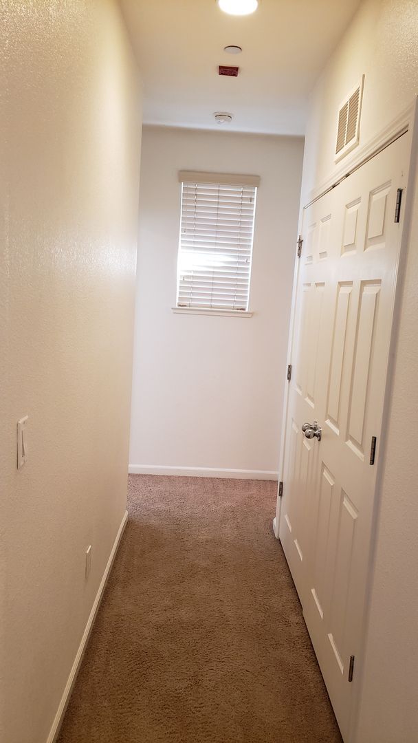 Building Photo - ONLY $2,250 PER MONTH FOR THIS SPACEIOUS 2 BEDROOM, 2 BATHROOM CONDO WITH GARAGE IN THE DAMONTE R...