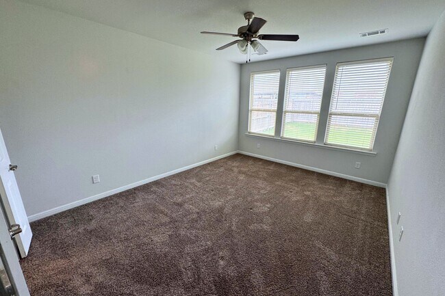 Building Photo - 1608 Bandolier Dr