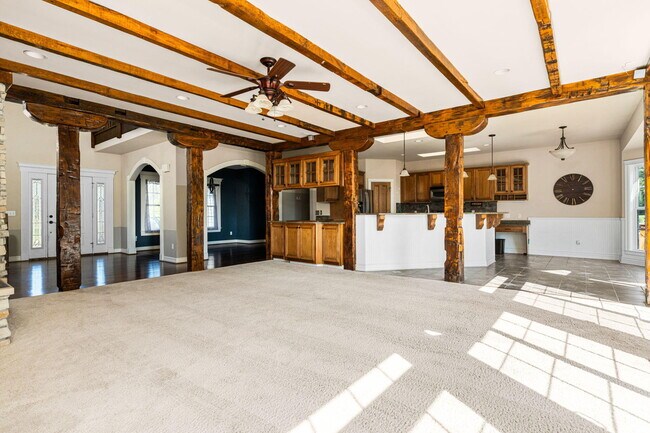 Building Photo - 950 Marshall Lakes Dr