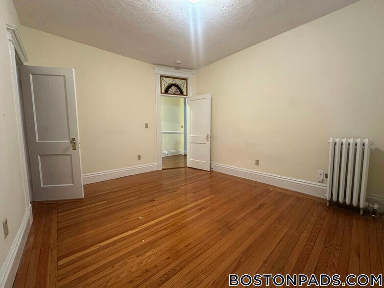 Building Photo - 40 Queensberry St