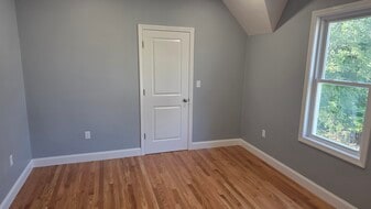 Building Photo - 43 Paine St