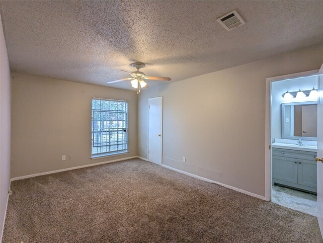 Building Photo - 8410 Rinn St